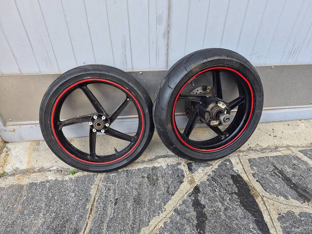 Aprilia Tutti i ricambio per moto: Ruote Aprilia 125 RS – Usato da Riva San Vitale venduto da Marneta