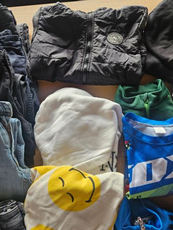 Kleiderpaket Jungen Grösse 134-140 gemischter Zustand