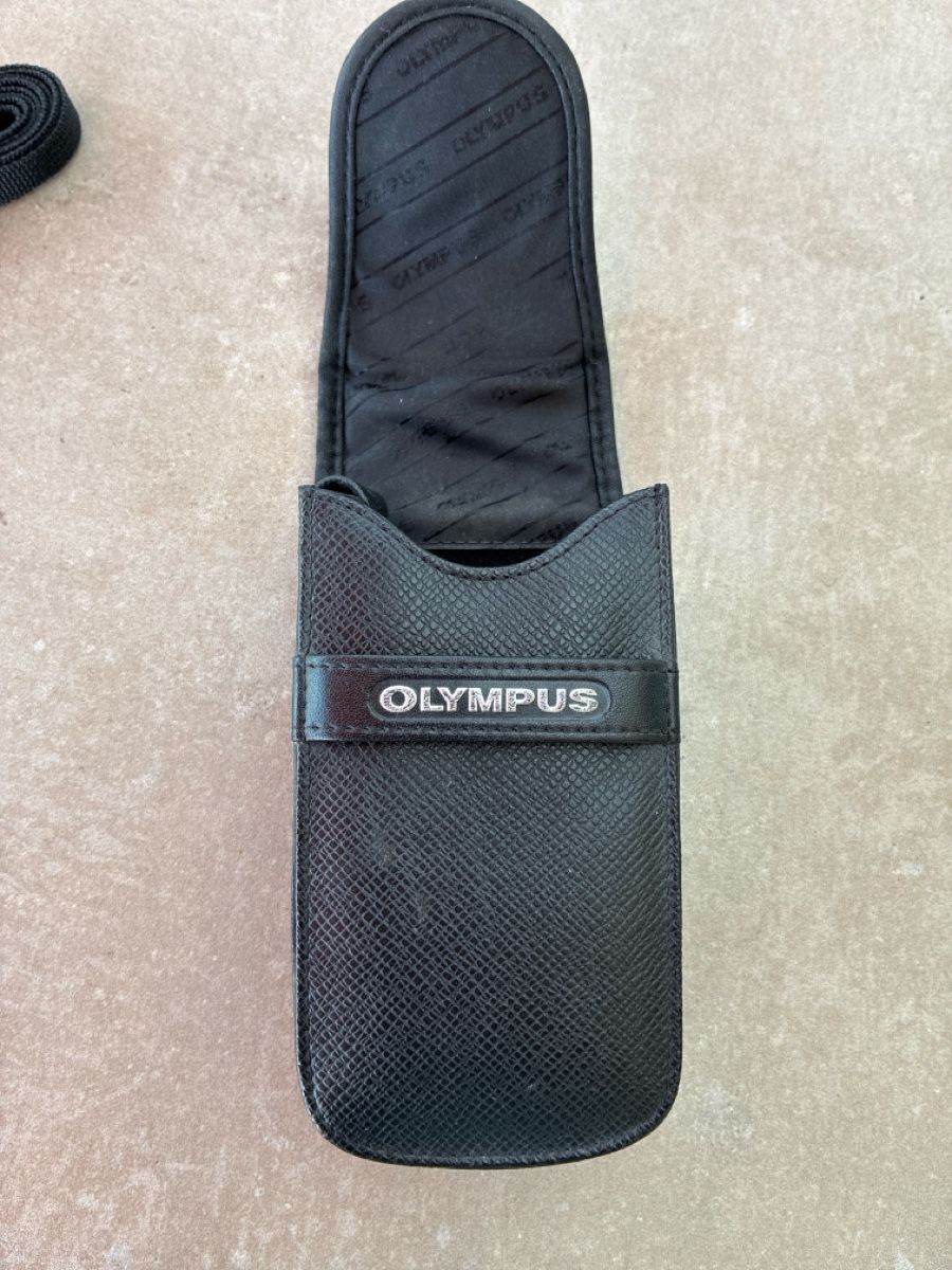 Olympus Taschen: Olympus Tasche mit Tragegurt Schwarz – Gebraucht aus Bettlach von Brissoni 1