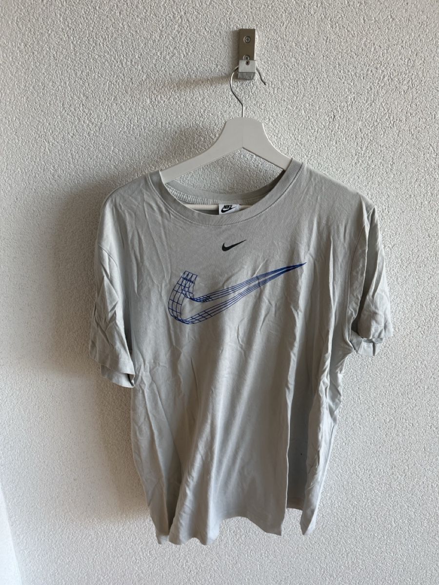 Nike T-shirt: T shirt nike gris – Usato da Mont-sur-Lausanne venduto da Pioutch
