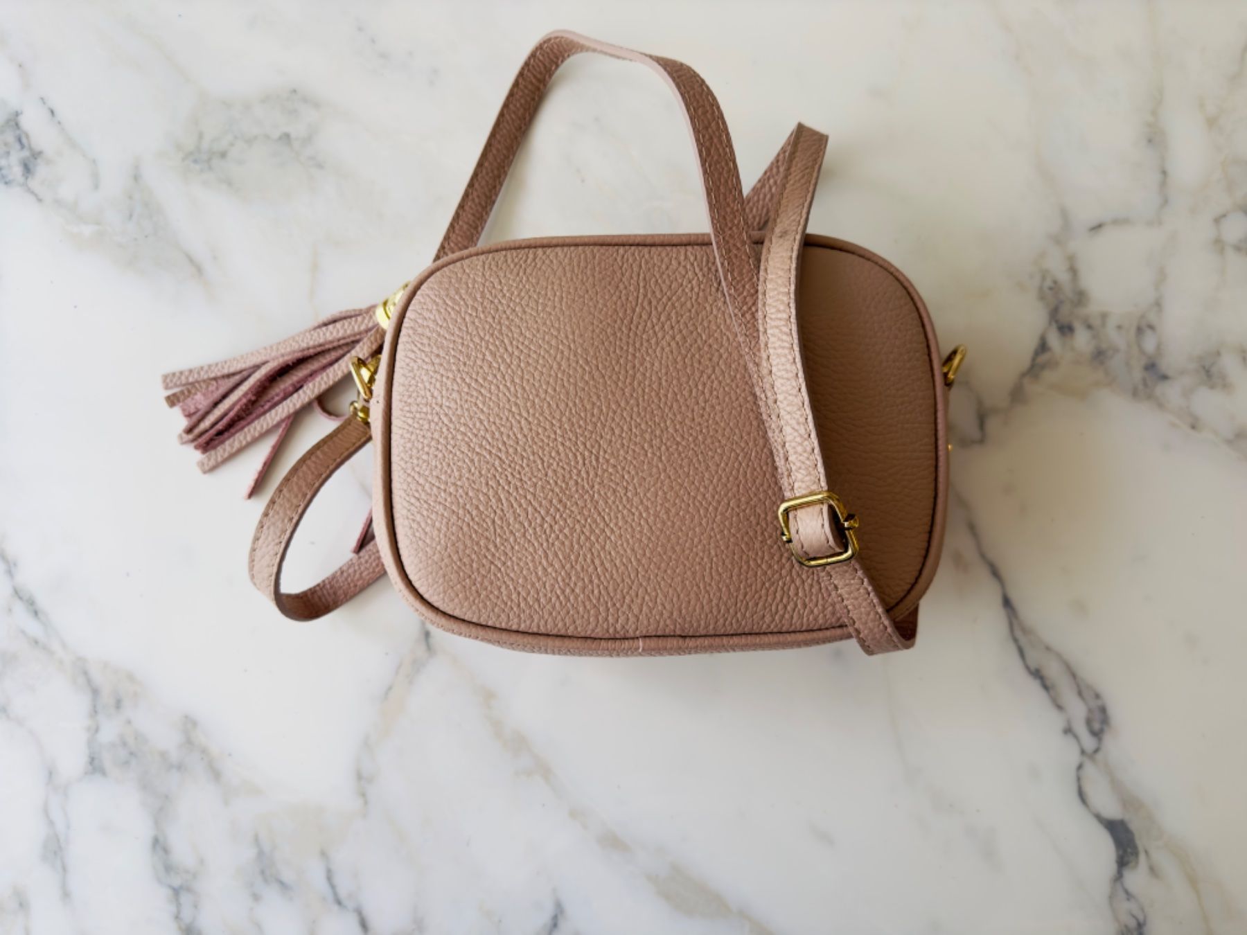 Taschen für Damen: Crossbody Tasche "Milky Rose" – Neu und originalverpackt aus Bülach von DuffyFashionAvenue
