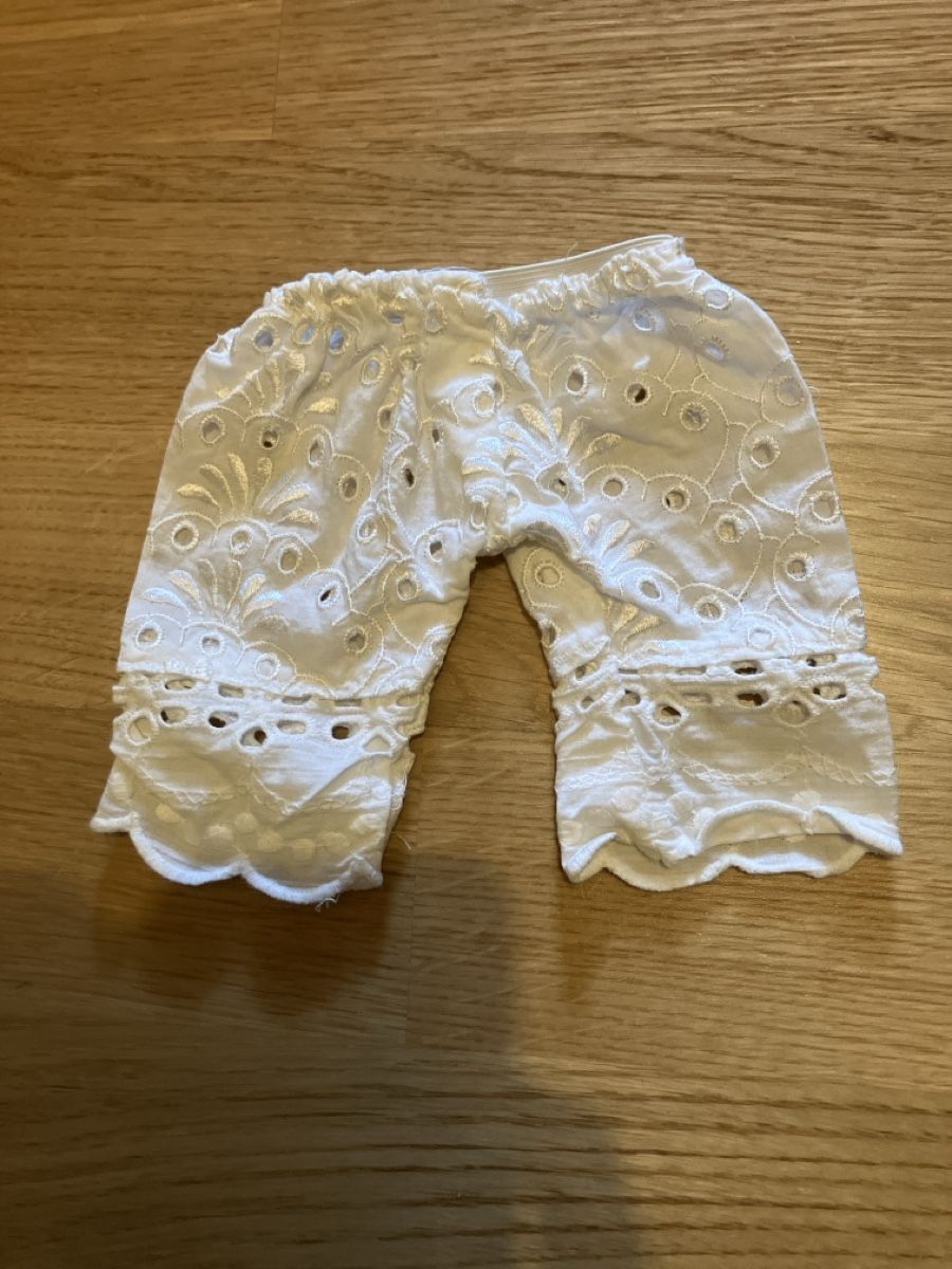 Bambole: White Embroidered Dolls trousers – Usato da Zürich venduto da papperlapapp1
