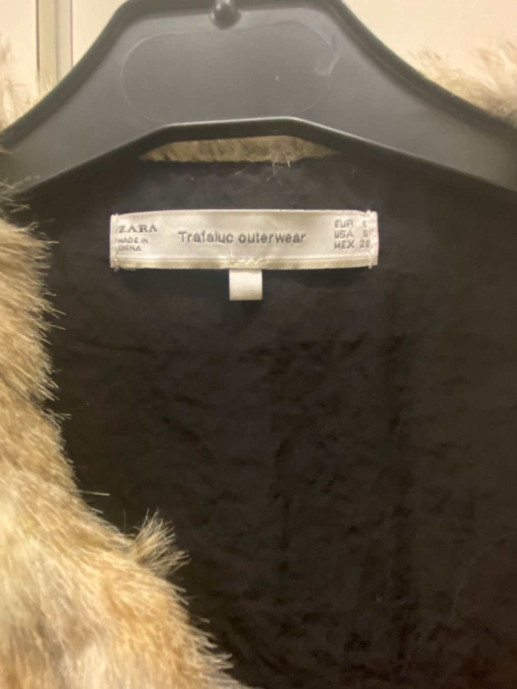 Zara Gilets: Kunstpelzweste – Neuf (Voir description) à Zürich par beg_nlp8 2