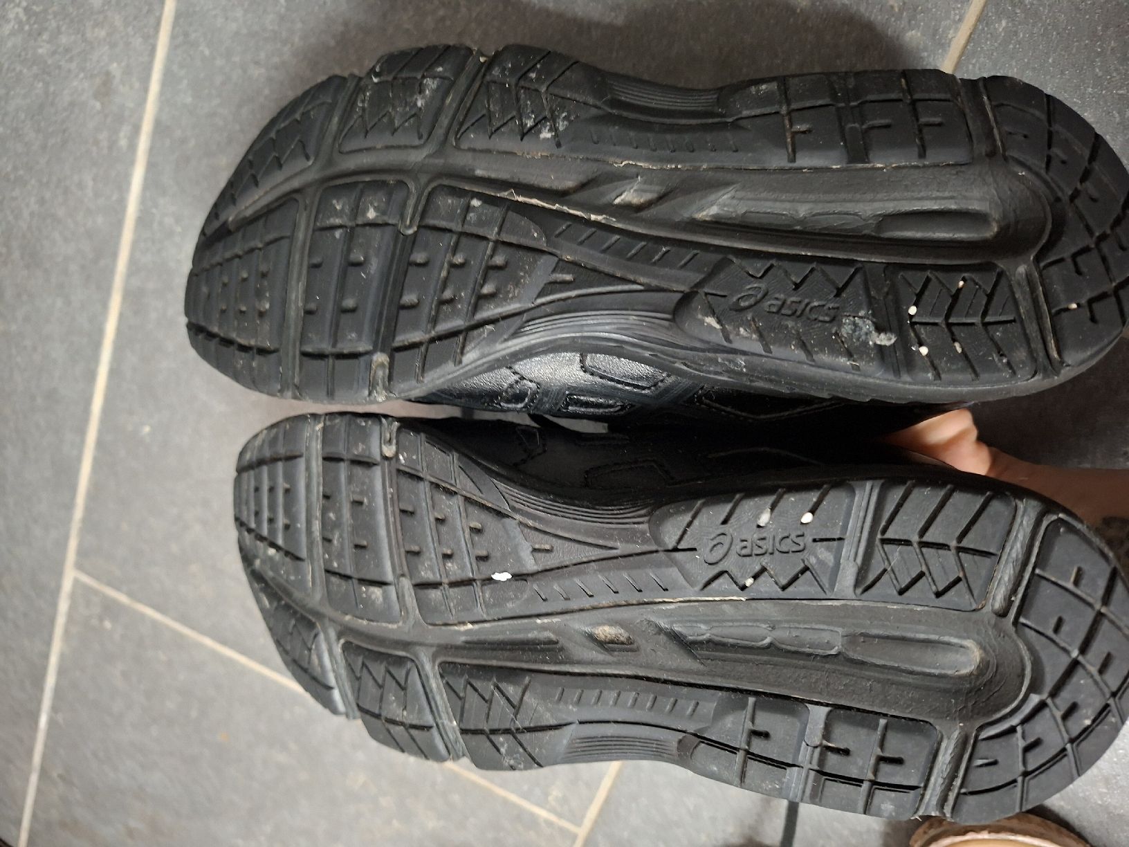Asics Herrenschuhe: Asics Sneakers Gr.39 – Gebraucht aus Biberist von Stylux01 1