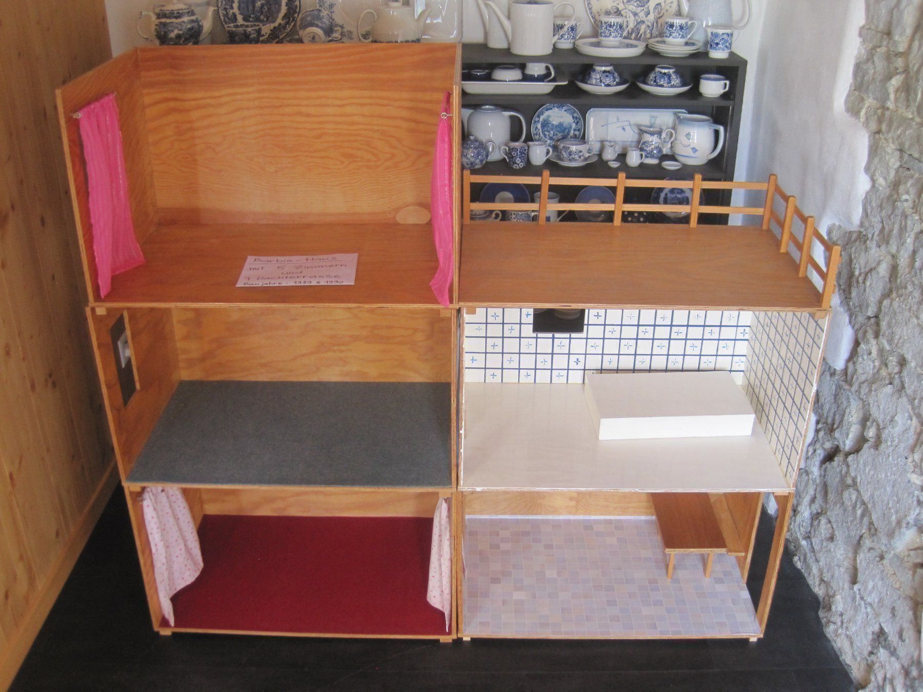 Barbie Puppenhäuser & -möbel: BARBIEHAUS mit 5 Zimmern & Dachterrasse – Gebraucht aus Grub AR von Kafisieb