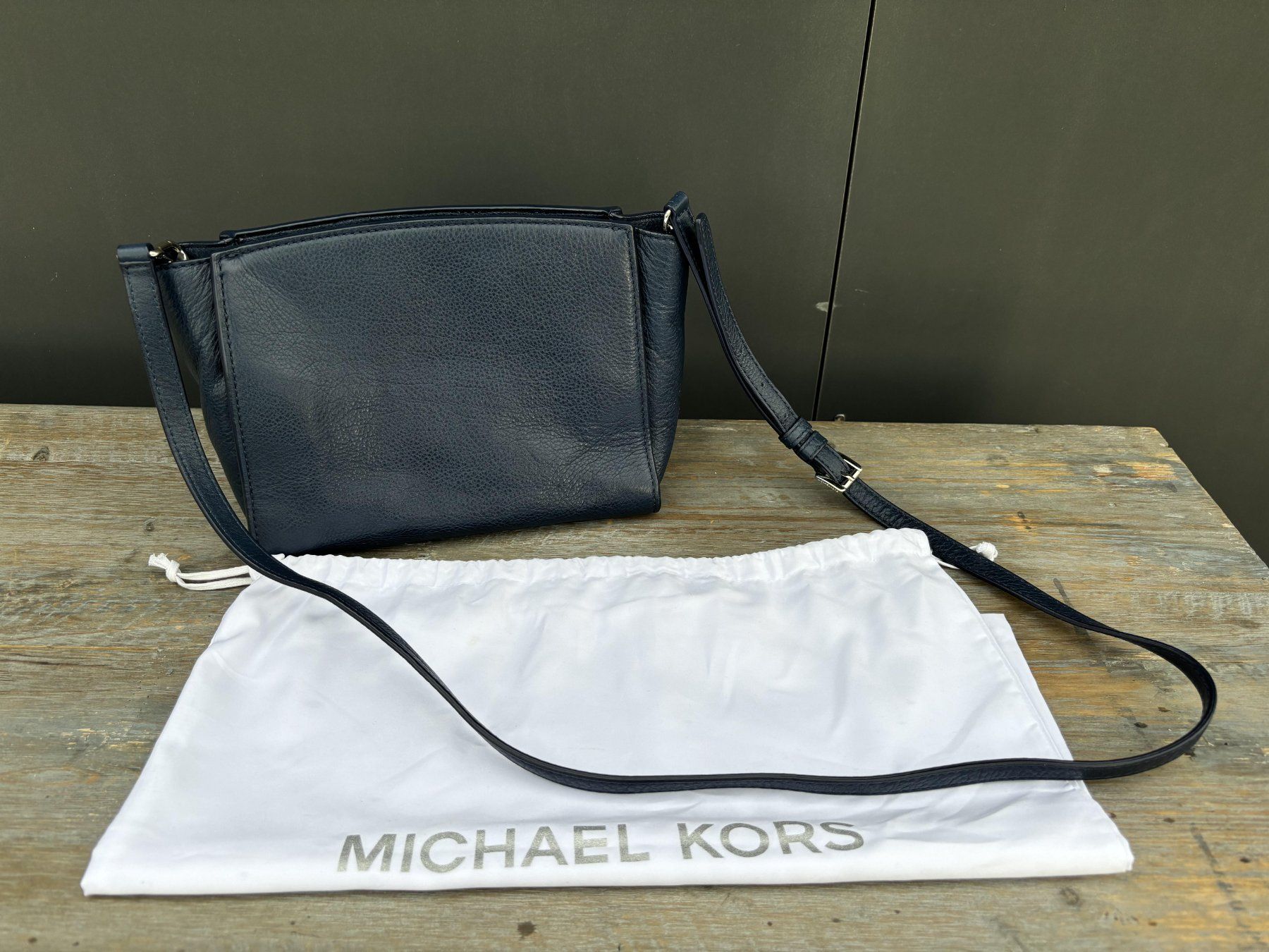 Michael Kors Borse da donna: Michael Kors Ledertasche, dunkelblau, neuwertig – Usato da Tafers venduto da nad_2g7s 4