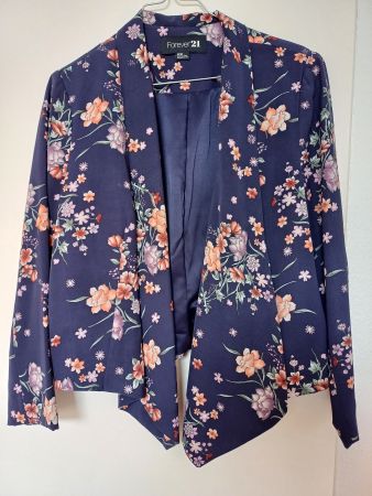 Kurze Jacke - Marke: Forever 21 - Grösse: M