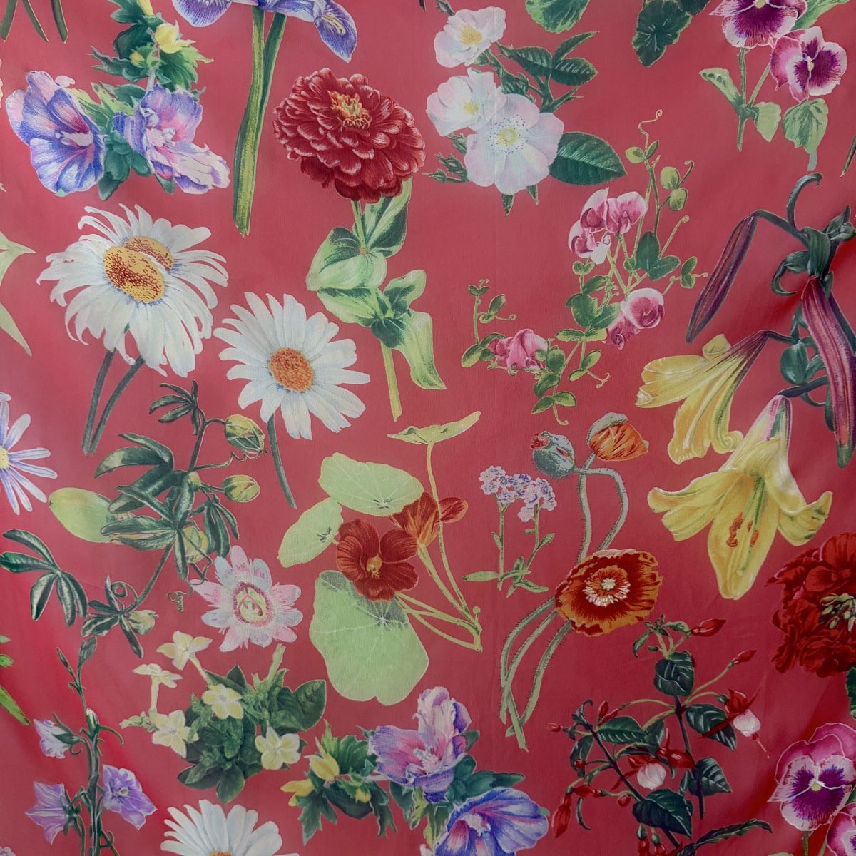 Fabric Frontline Foulards & écharpes: FABRIC FRONTLINE Large Silk Scarf – Neuf (Voir description) à Emmen par Avviivva_Com2023 1