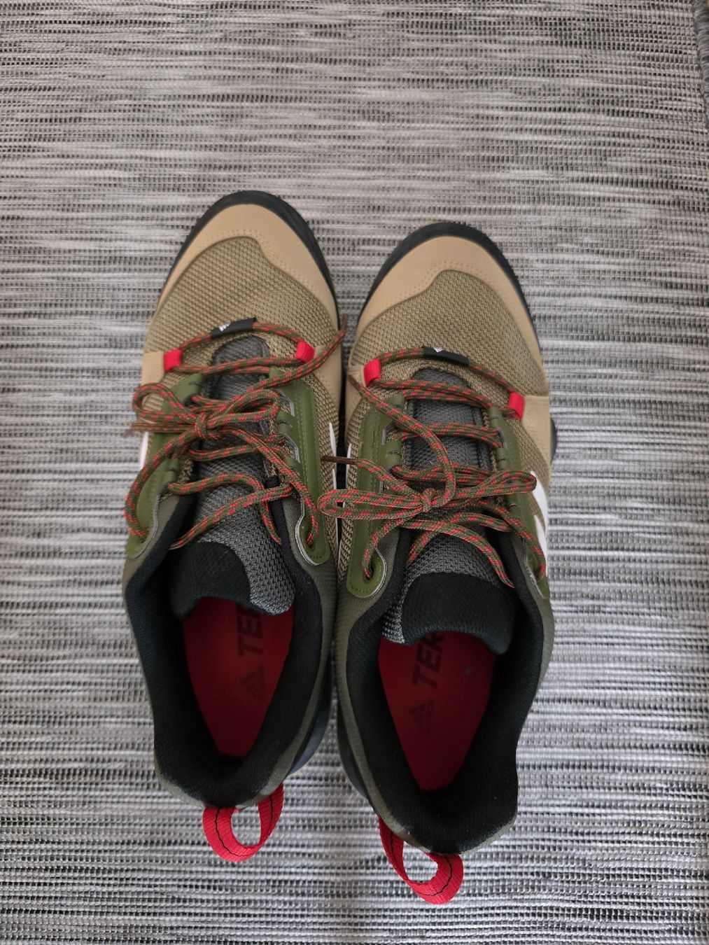 Adidas Scarpe da uomo: Adidas Terrex – Nuovo (secondo la descrizione) da Luzern venduto da Volomatico92
