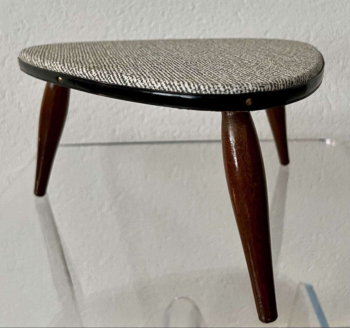 Sgabelli: Vintage Mid Century Blumenhocker – Usato da Hunzenschwil venduto da Madachica 1