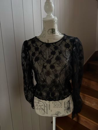 Süsses schwarzes Spitzen-Top – Gr. 38