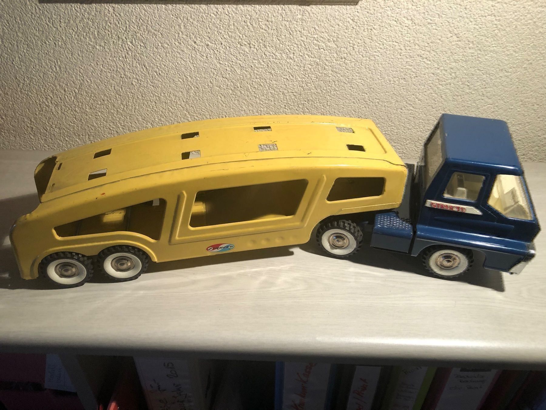 Bburago Modellini d'auto: Blechautotransporter v.STRUCTO Modell inkl. Modellauto 4stk. – Usato da Belp venduto da Kbasic 1
