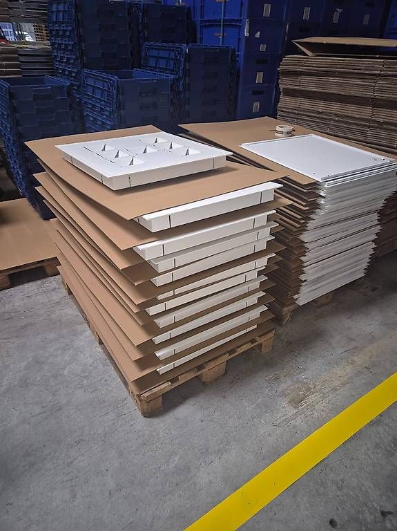 Lampadari & plafoniere: TRILUX LED Deckenbeleuchtung – Usato da Oberkirch LU venduto da bikemonkey 1