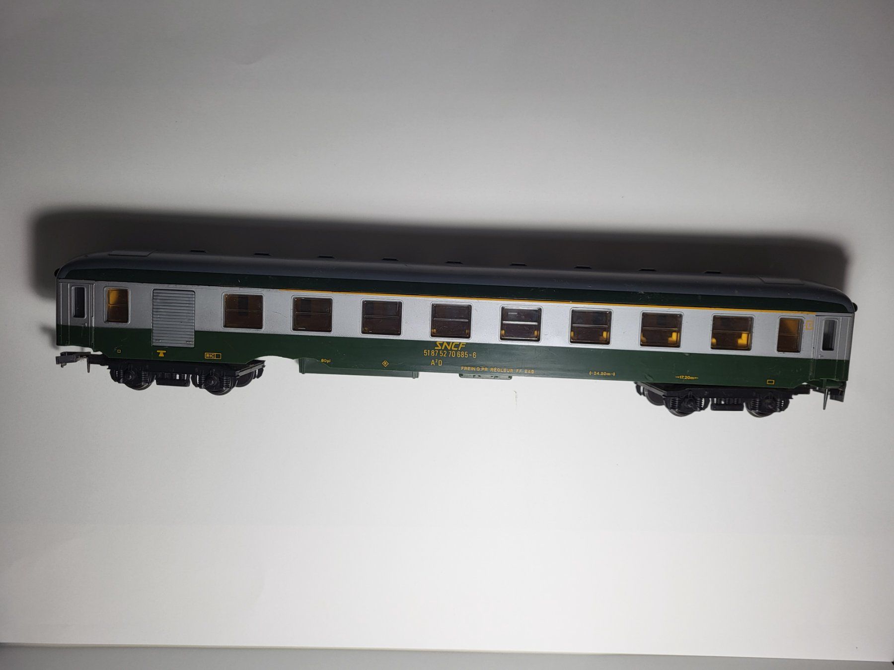Lima Modelleisenbahnen: Schnellzugwagen SNCF – Defekt aus Untersiggenthal von Schatzo 1