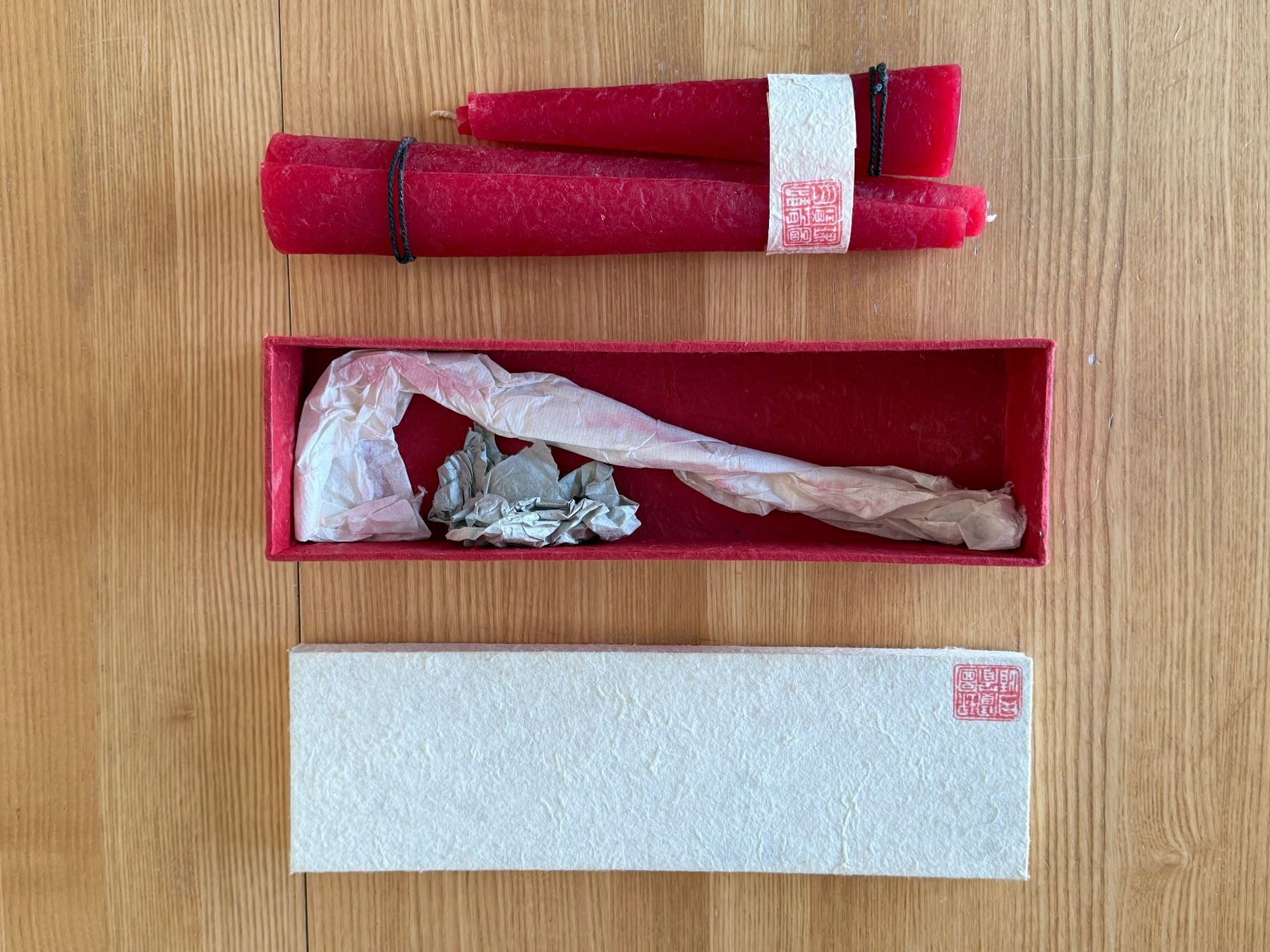 Candele: Rote Ritualkerzen, Handgefertigt – Nuovo e nell'imballaggio originale da Horgen venduto da Xhystos