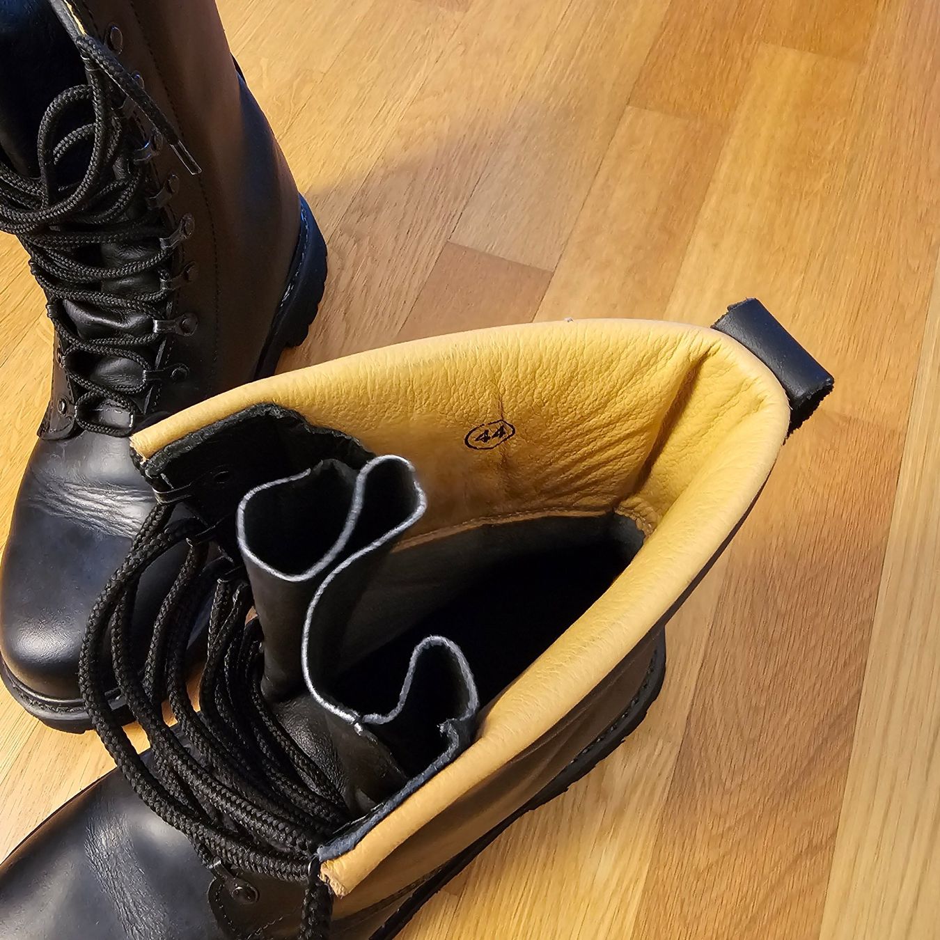 Schweizer Armee Scarpe da uomo: Kampfstiefel – Nuovo (secondo la descrizione) da Wettingen venduto da Paakinen 2
