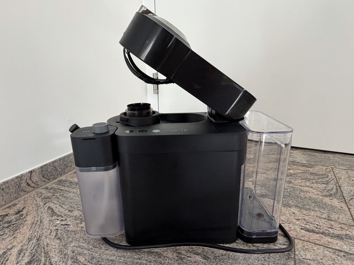 Nespresso Macchine per caffè & Macchine per espresso: Nespresso VERTUO LATTISSIMA MATTE BLACK – Usato da Hochdorf venduto da joelk_628 3