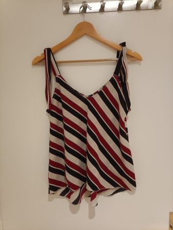 Verspieltes Sommer Top, Rot/Schwarz gestreift, Grösse 38