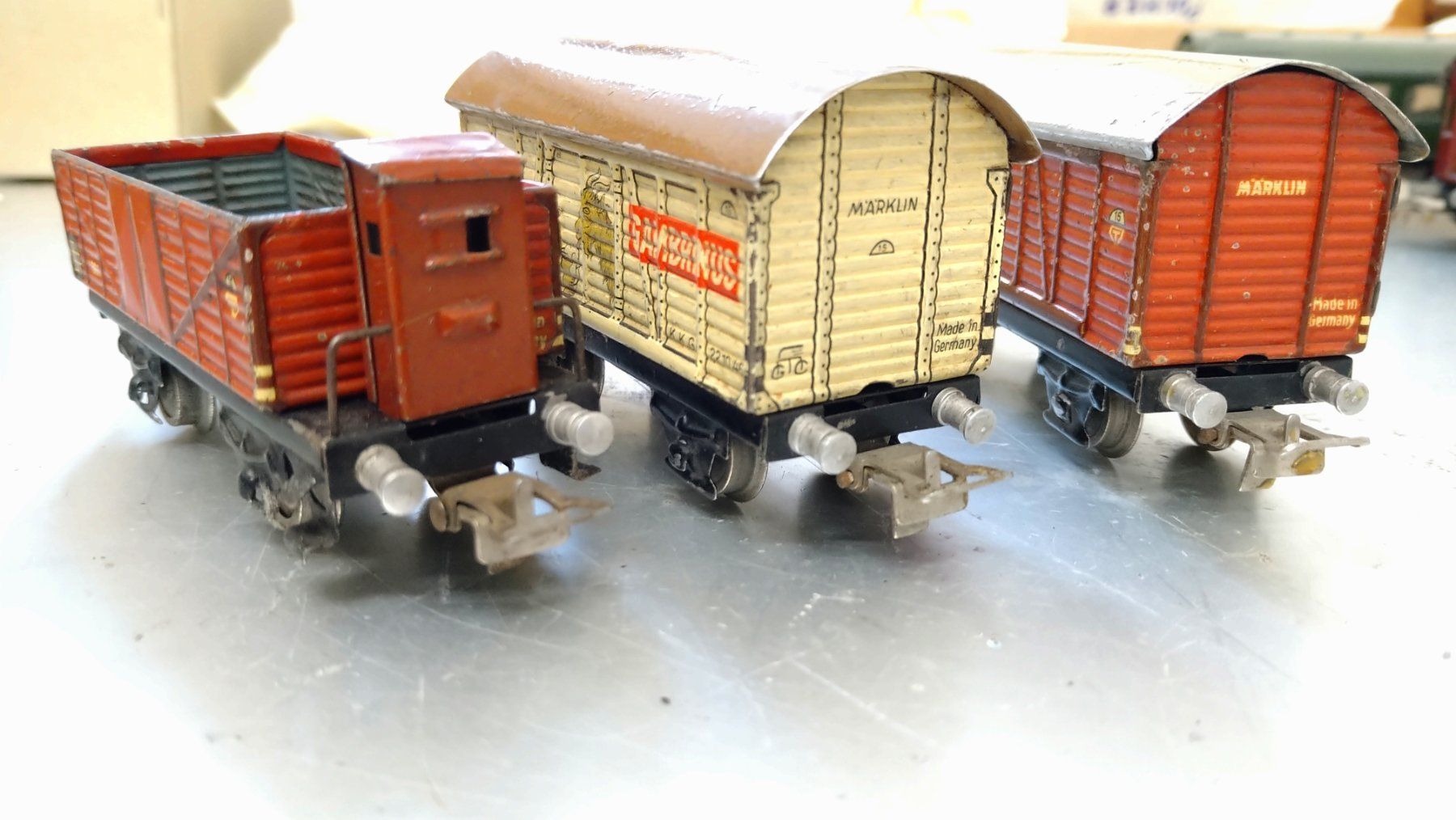 Märklin Modellini di ferrovie: 5 Märklin Blechwagen – Usato da Lohn SH venduto da Gitane0 8