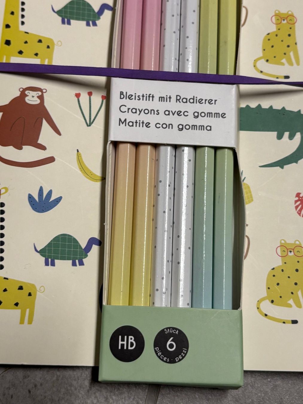 Blocchi: Set cahier et crayon avec gomme neuf – Nuovo (secondo la descrizione) da Salvenach venduto da gwenwywar 2