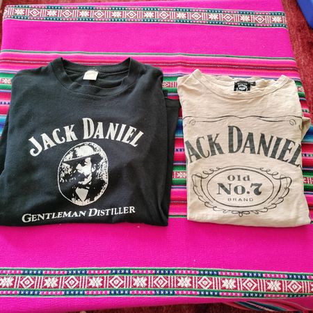 2 T-Shirts zu verkaufen für Sammler!