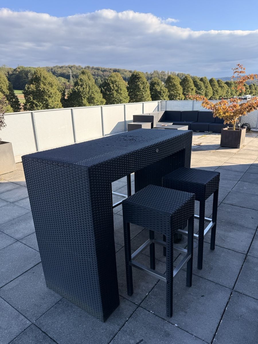Viplounge Set de table et chaises: Bartisch Set Rattanoptik – Défectueux à Windisch par RobertoBellettati