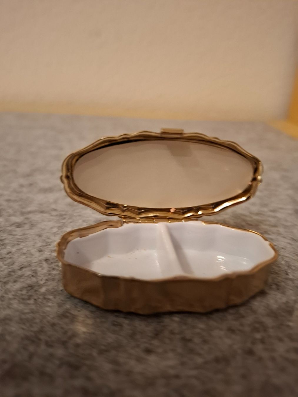 Sonstige Kosmetik & Pflege: Kleine Pillendose – Gebraucht aus Dietikon von oldi53 4