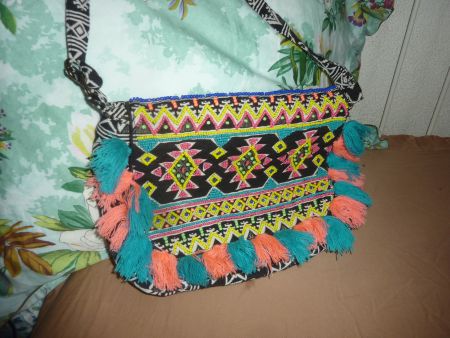 sac boheme chic bandoulière avec broderie de perles ESTIVAL