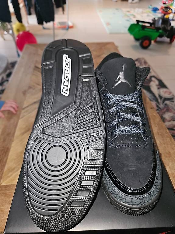 Scarpe da uomo: Jordan 3 Black Cat. US 10,5 – Usato da Oberentfelden venduto da pun_d7vt 4