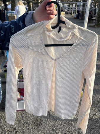 Samtweiches Langarmshirt in Creme - Grösse S Top!