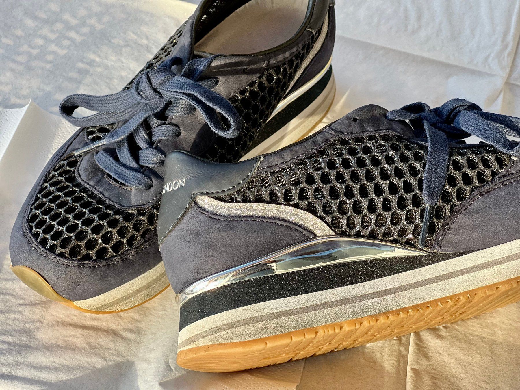 Scarpe da donna: Sneakers marineblau, Grösse 37 – Usato da Oberhofen Thun'see venduto da masterregula