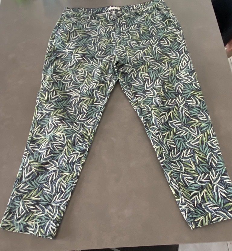 Pantaloni: pantalon chino coton stretch à motifs ton vert Cache-Cache – Usato da Granges VS venduto da avm_mj7b