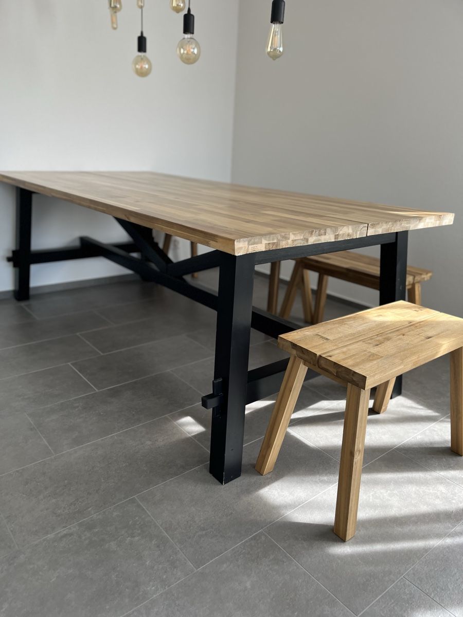 Tische: Esstisch aus Holz inkl. 3 Bänke, Guter Zustand – Gebraucht aus Küssnacht am Rigi von nomit98