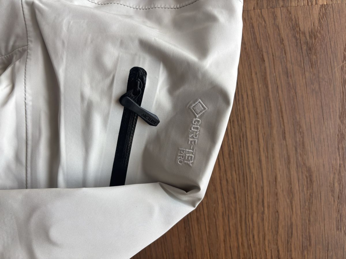 Arcteryx Giacche: Arc’teryx Alpha Jacket white – Nuovo (secondo la descrizione) da Männedorf venduto da Spargeluno 3