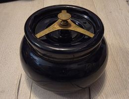 Antique Aonian English Tobacco Jar  - Tabatière