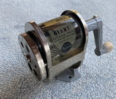 Antiker Berol GIANT 6 hole Tischspitzer