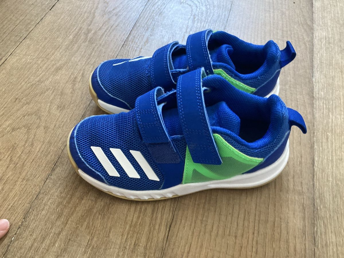 Adidas Scarpe per ragazzi: Adidas Hallenschuh Gr. 31 – Usato da Uznach venduto da galadriel2009