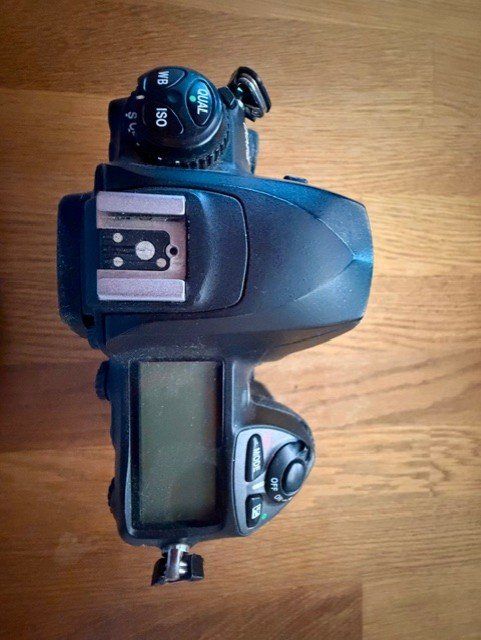Nikon Fotocamera: Nikon D200 inkl. Akku und Ladegerät. – Usato da Trimbach venduto da Qom 1