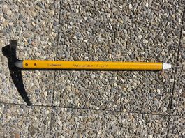 Piolet droit longueur manche et pointe 63 cm