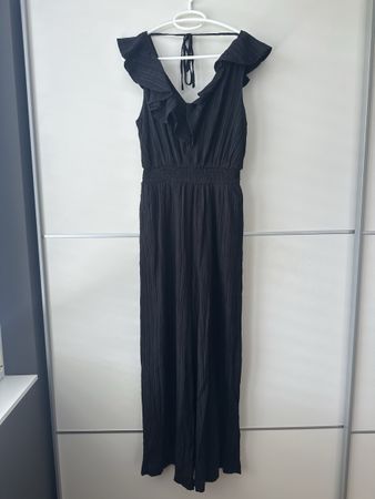 schwarzer Jumpsuit