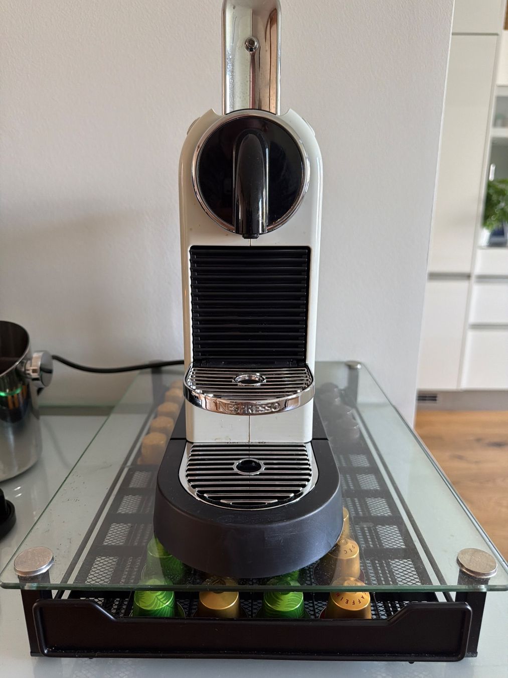 Machines à café & Machines à expresso: Nespresso Citiz White D – D'occasion à Basel par tho_wb9z
