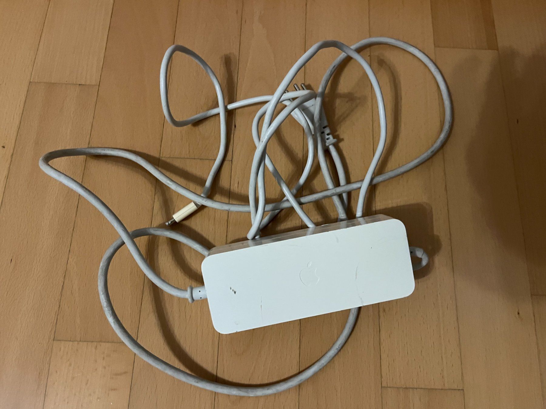 Apple Lecteurs & Adaptateurs: Mac mini 110W Power Adapter – D'occasion à Winterthur par fla_hwg8