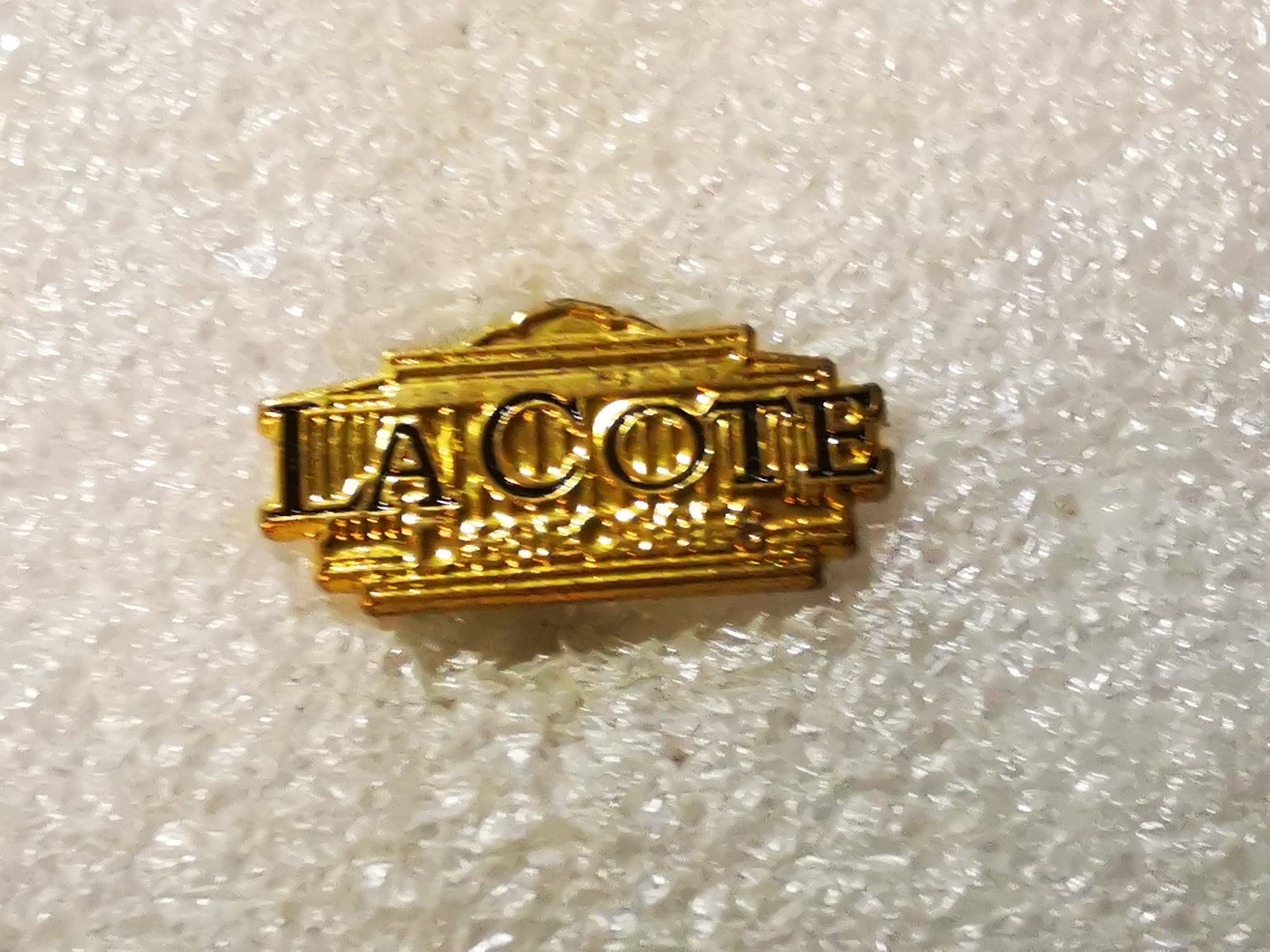 Placchette & Badge: Ansteckpin 55: La Cote – Usato da Oppligen venduto da Pin-Fall-Shop