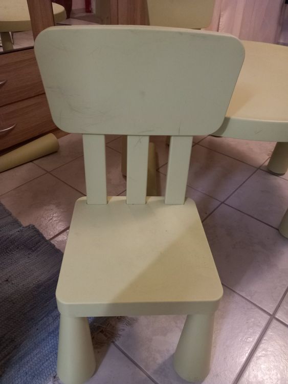 IKEA Kindertisch mit 2 Stühle Kaufen auf Ricardo