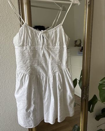 Sommerkleid mit Stickereien