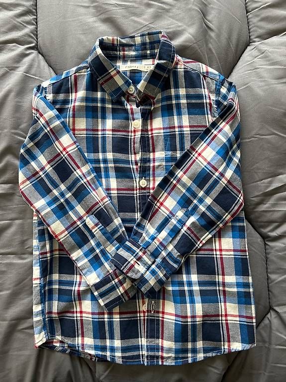Camicette: Camicia marca sfera  4-5 anni – Usato da Tesserete venduto da l_m_n67r