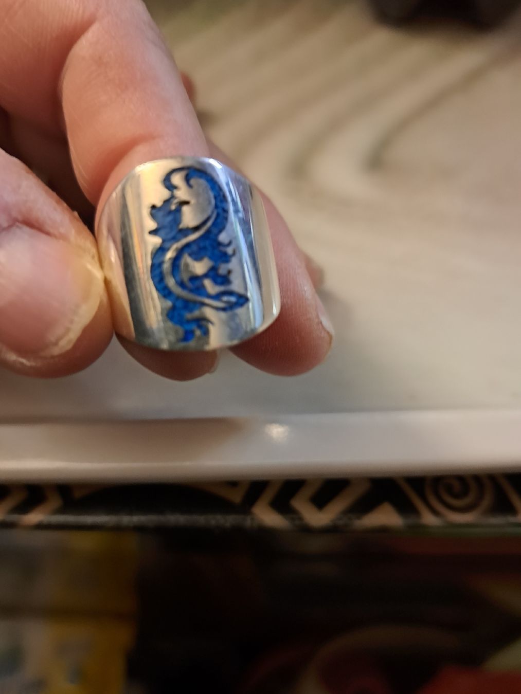 Anelli: Es ist ein 925  Silber Ring mit einem Drachen drauf. – Usato da Wolfhausen venduto da fab_58yr 2
