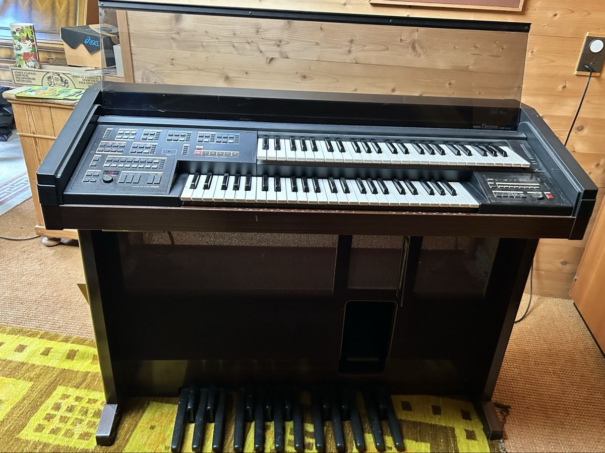 Yamaha Instruments de musique: Yamaha Electone HE- 8W – D'occasion à Elm par lad_6j2k