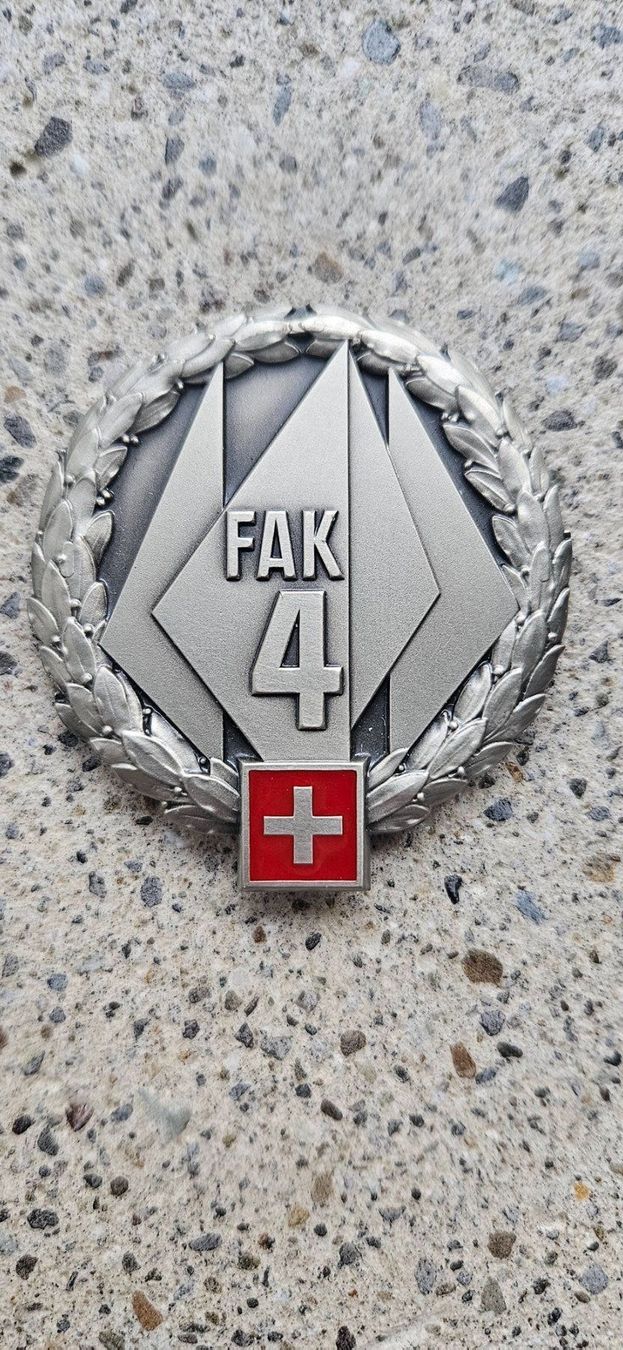 Schweizer Armee Placchette & Badge: *** Beretemblem Silber Schweizer Armee *** – Nuovo e nell'imballaggio originale da Riedholz venduto da fr_sIruP