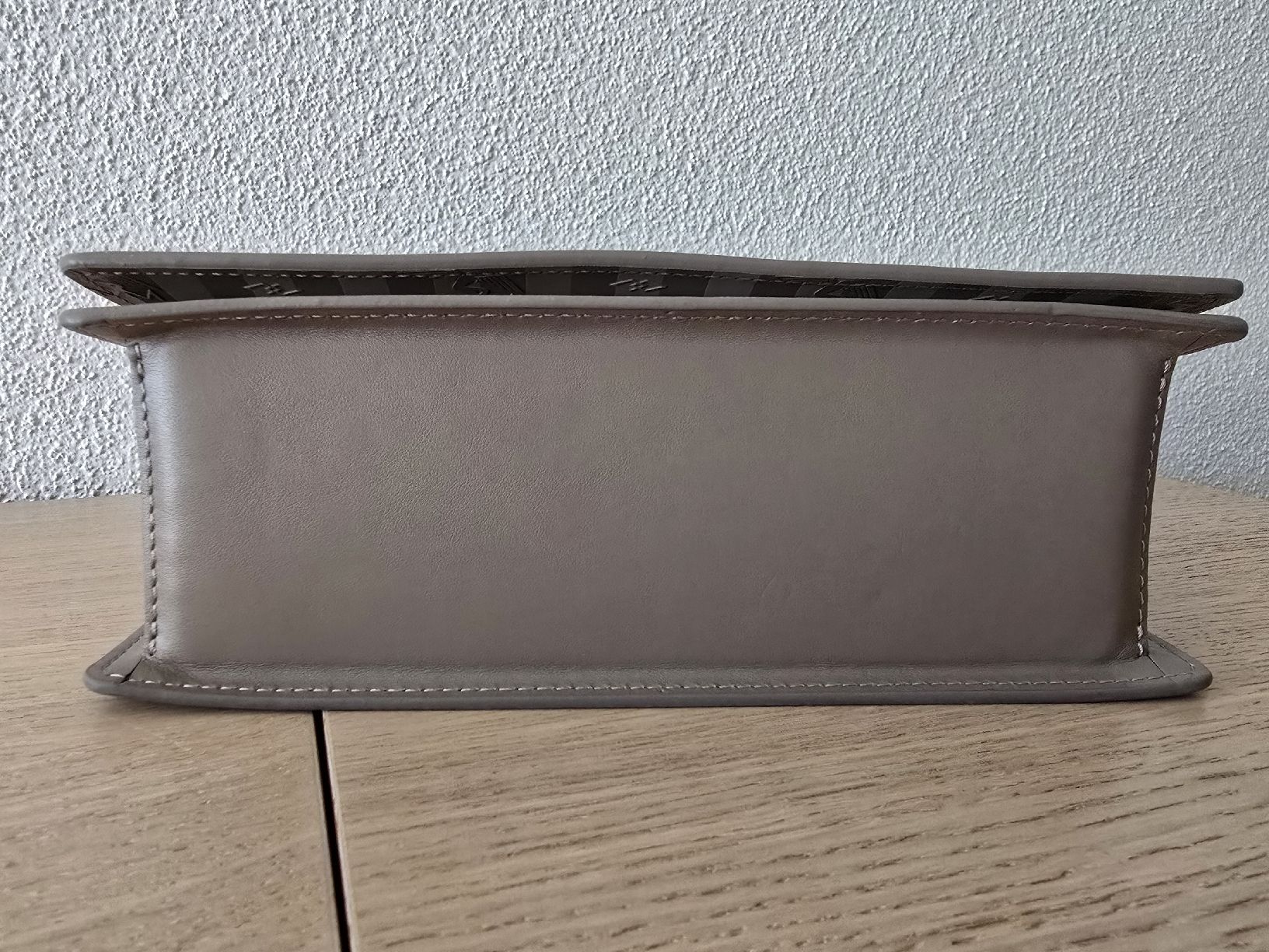 Maison Mollerus Taschen für Damen: Maison Mollerus Modell Wil taupe silber – Neu (gemäss Beschreibung) aus Attinghausen von Sonjahauser 2